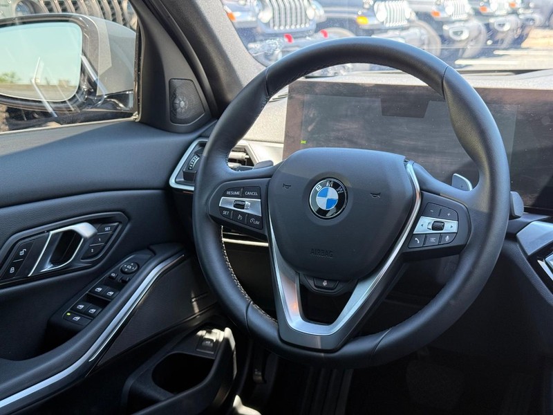 BMW 3 Series Vehicle Image 13