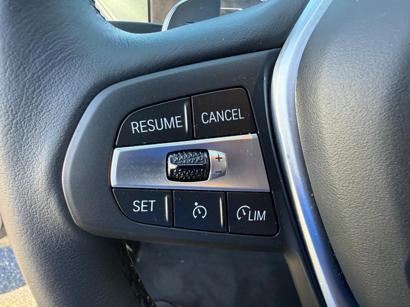 BMW 3 Series Vehicle Image 14