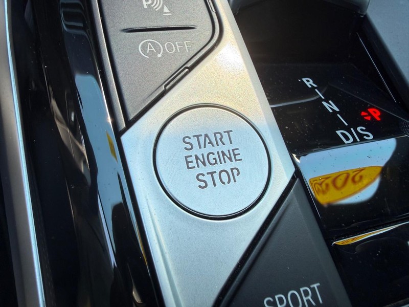 BMW 3 Series Vehicle Image 16