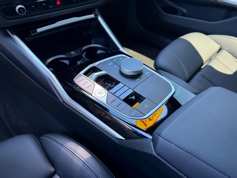 BMW 3 Series Vehicle Image 19