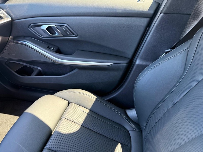 BMW 3 Series Vehicle Image 20