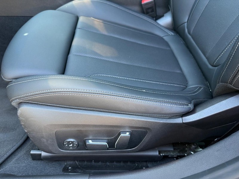 BMW 3 Series Vehicle Image 23