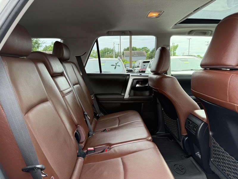 Toyota 4Runner Vehicle Image 10