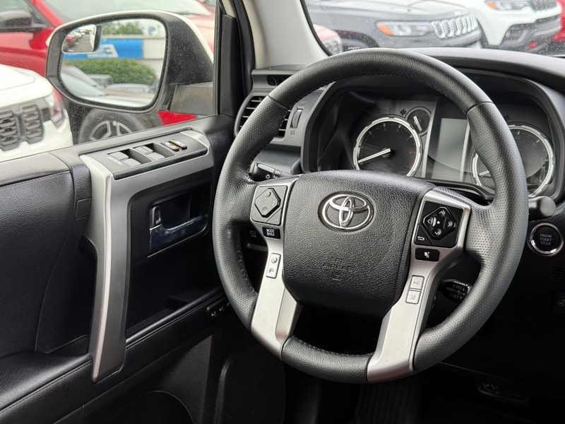 Toyota 4Runner Vehicle Image 13