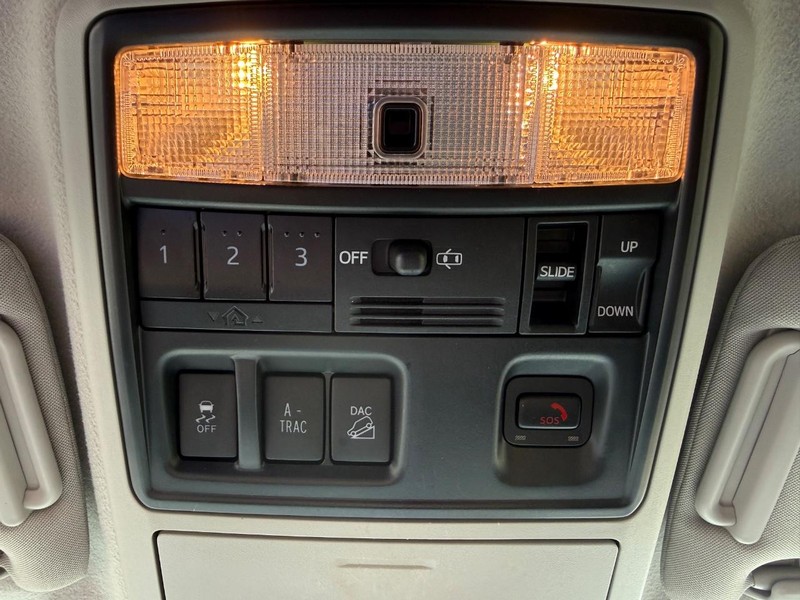 Toyota 4Runner Vehicle Image 23