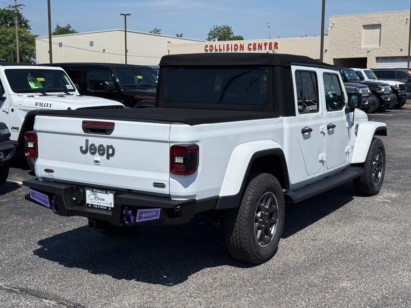 Jeep Gladiator Vehicle Image 03