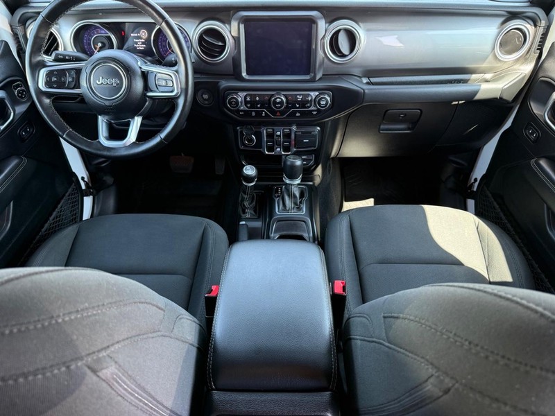 Jeep Gladiator Vehicle Image 11