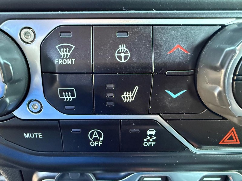 Jeep Gladiator Vehicle Image 16