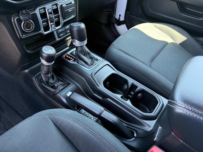 Jeep Gladiator Vehicle Image 20