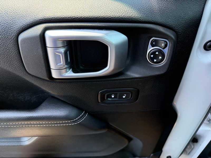 Jeep Gladiator Vehicle Image 24