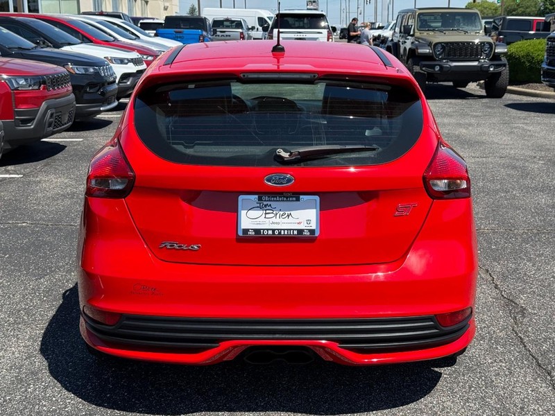 Ford Focus Vehicle Image 04
