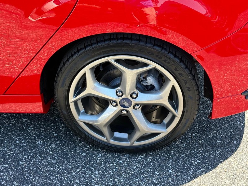 Ford Focus Vehicle Image 06
