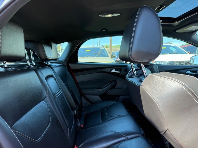 Ford Focus Vehicle Image 10