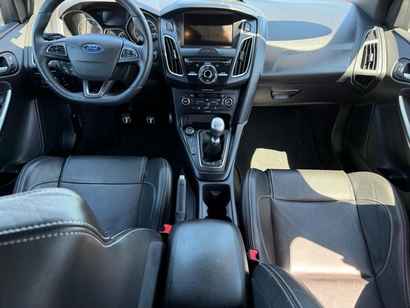 Ford Focus Vehicle Image 12