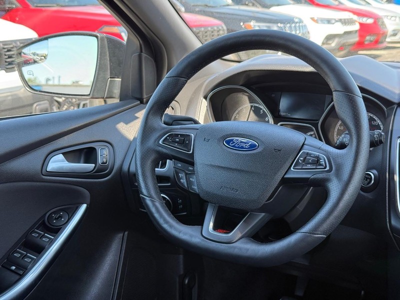 Ford Focus Vehicle Image 13
