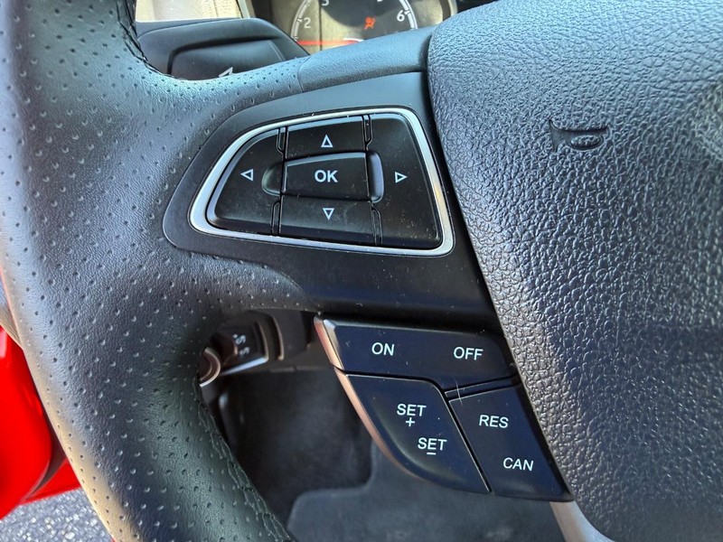Ford Focus Vehicle Image 14