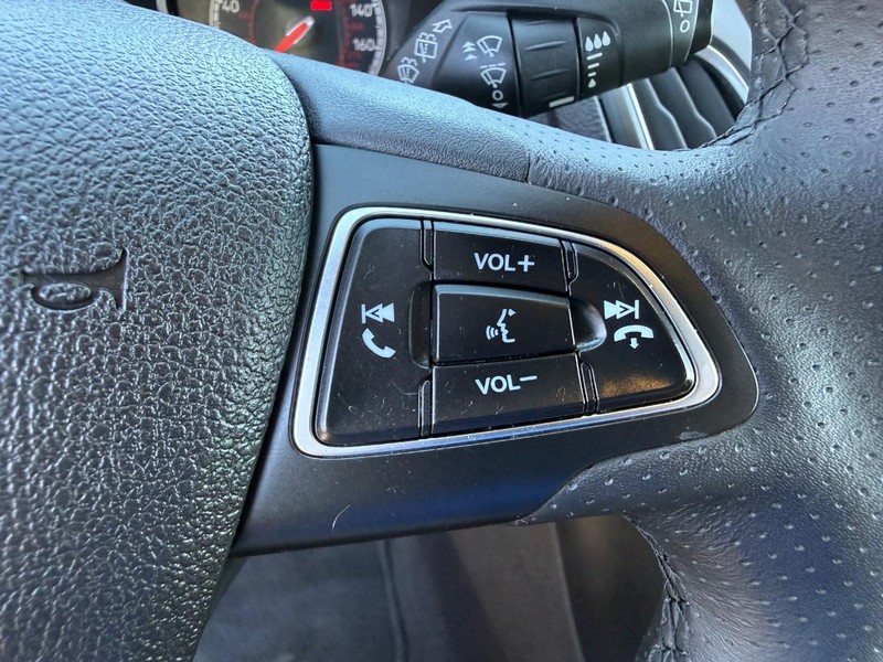 Ford Focus Vehicle Image 15