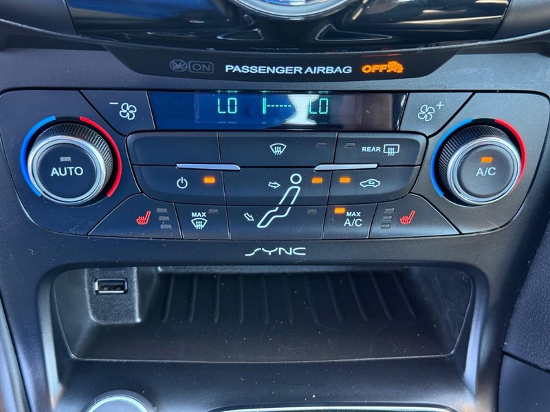 Ford Focus Vehicle Image 20