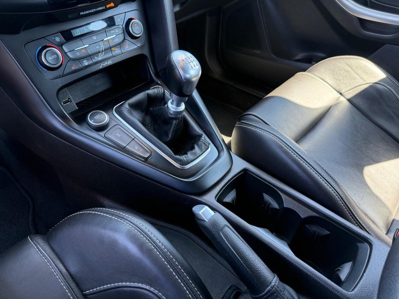 Ford Focus Vehicle Image 21