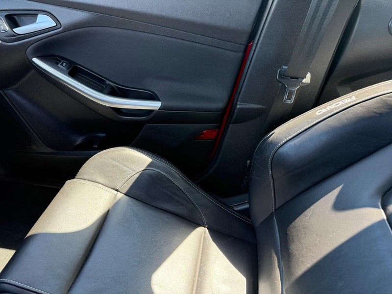 Ford Focus Vehicle Image 22