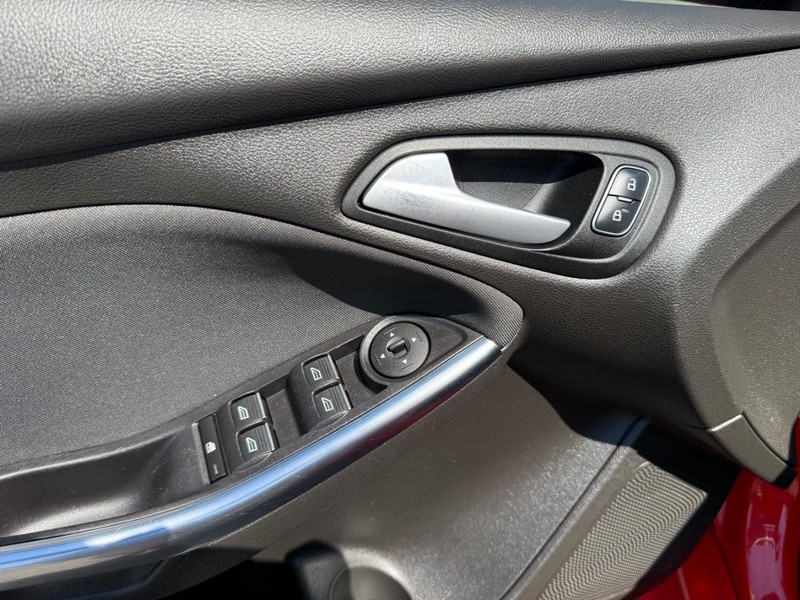 Ford Focus Vehicle Image 26