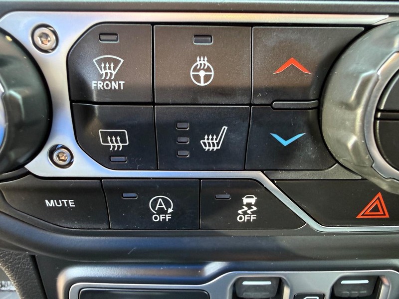 Jeep Gladiator Vehicle Image 16