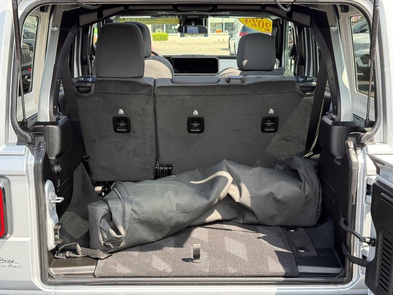 Jeep Wrangler Vehicle Image 09