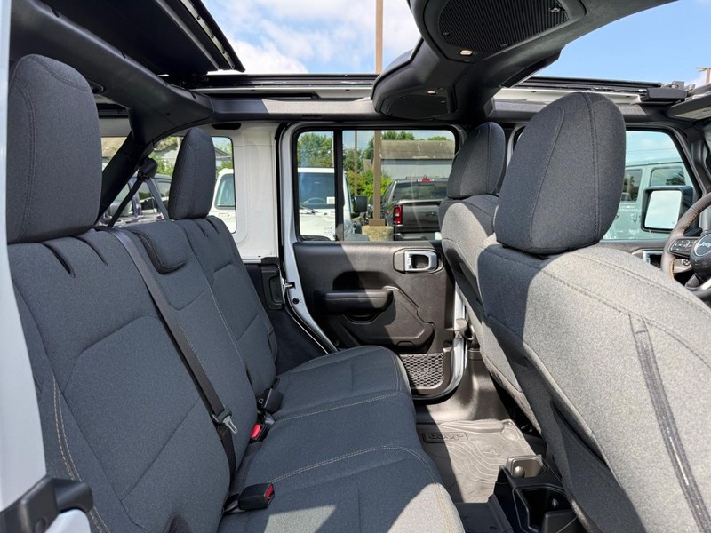 Jeep Wrangler Vehicle Image 10