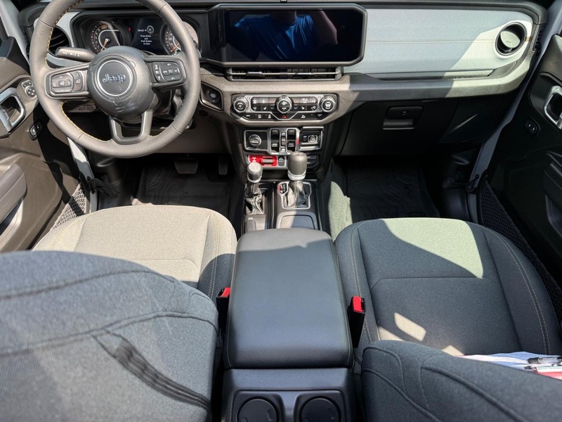 Jeep Wrangler Vehicle Image 11
