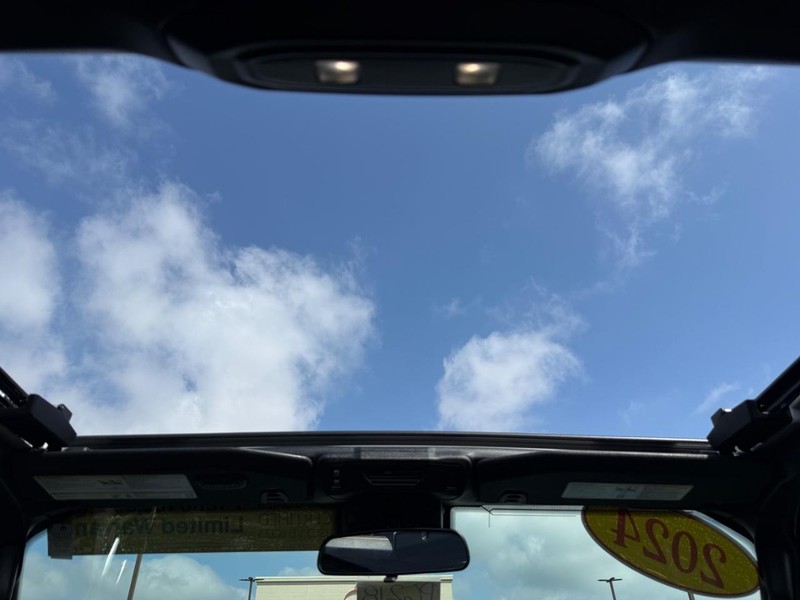 Jeep Wrangler Vehicle Image 12
