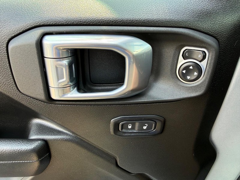 Jeep Wrangler Vehicle Image 26