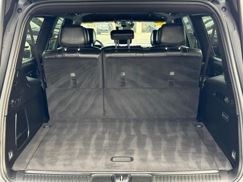 Jeep Wagoneer L Vehicle Image 07