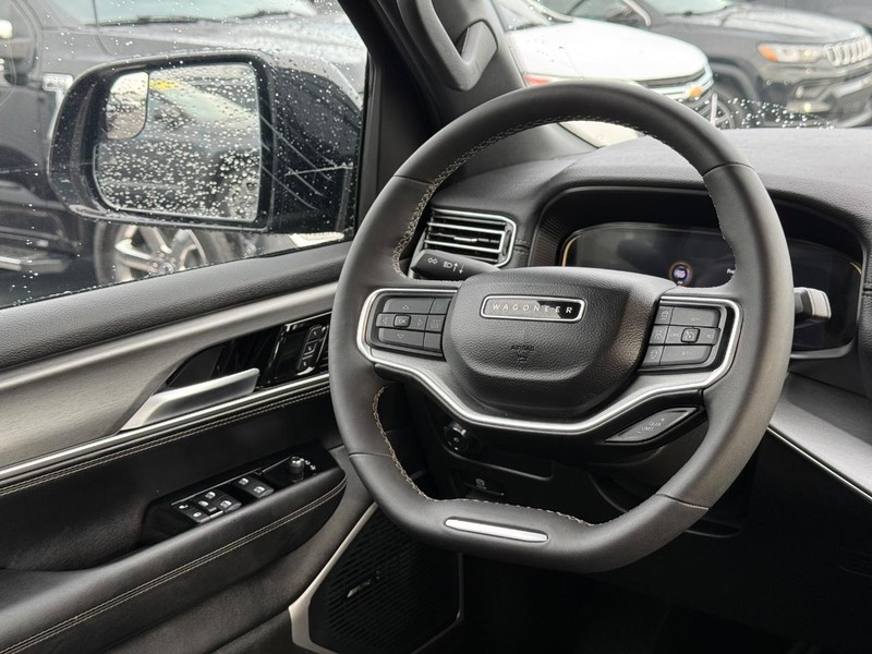 Jeep Wagoneer L Vehicle Image 14