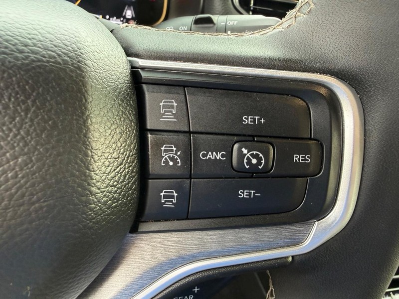 Jeep Wagoneer L Vehicle Image 16