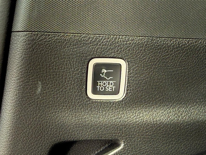 Jeep Wagoneer L Vehicle Image 08