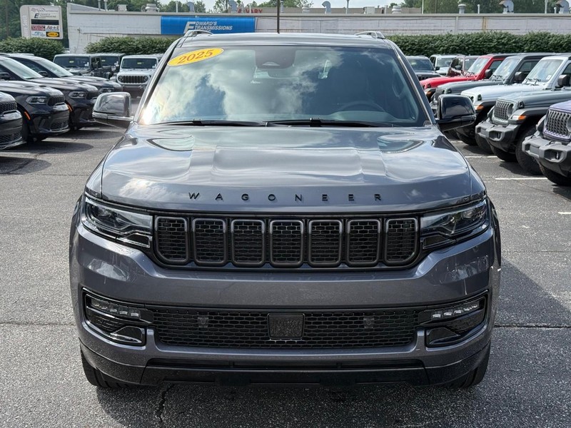 Jeep Wagoneer L Vehicle Image 10