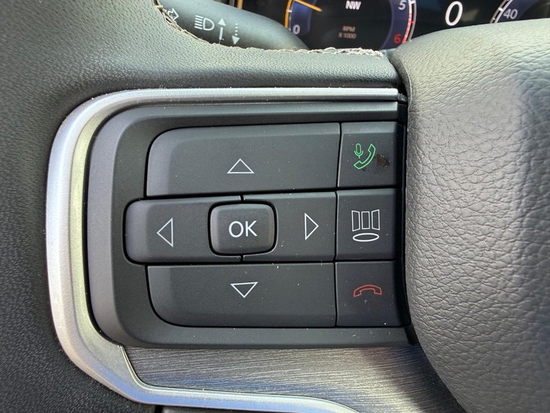 Jeep Wagoneer L Vehicle Image 16