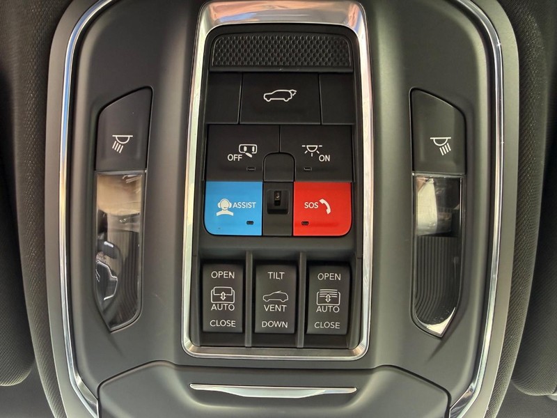 Jeep Wagoneer L Vehicle Image 23