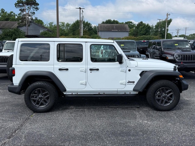 Jeep Wrangler Vehicle Image 02