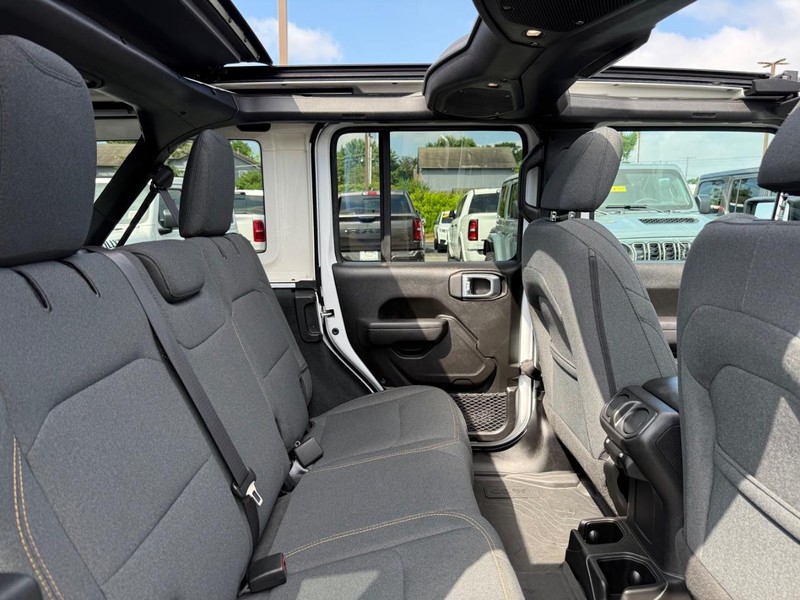 Jeep Wrangler Vehicle Image 10