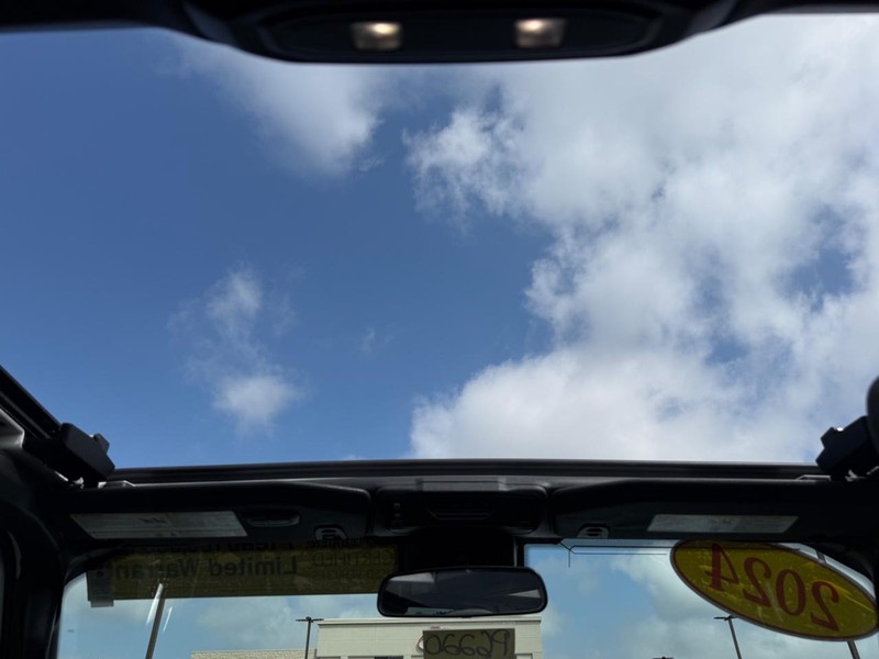 Jeep Wrangler Vehicle Image 11