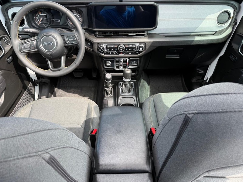 Jeep Wrangler Vehicle Image 12
