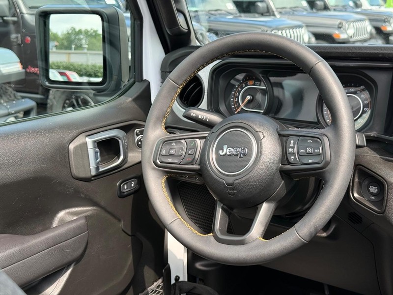 Jeep Wrangler Vehicle Image 13