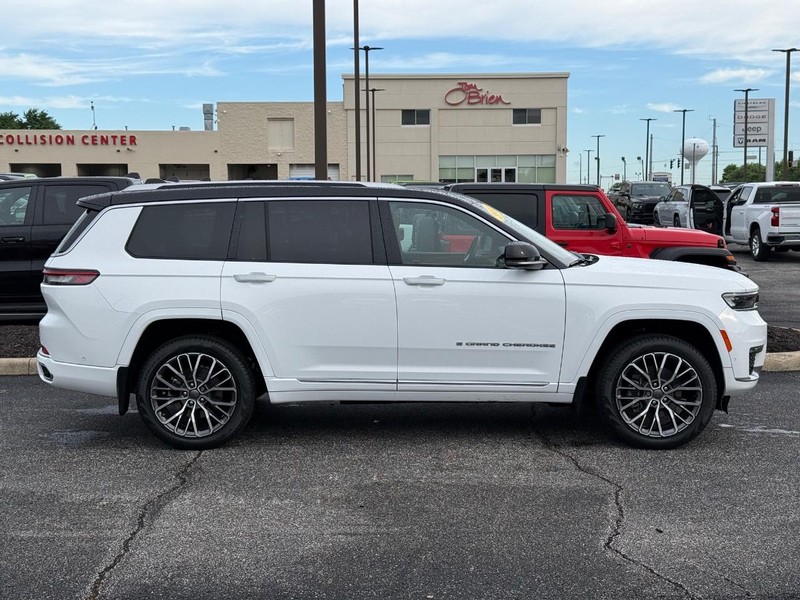 Jeep Grand Cherokee L Vehicle Image 02