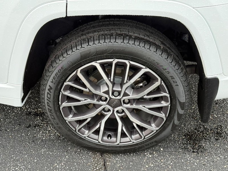 Jeep Grand Cherokee L Vehicle Image 06