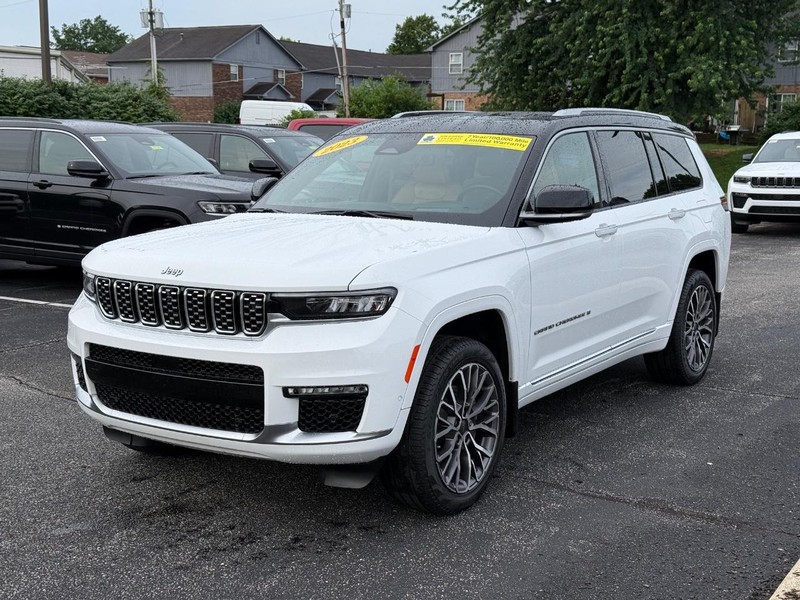 Jeep Grand Cherokee L Vehicle Image 09