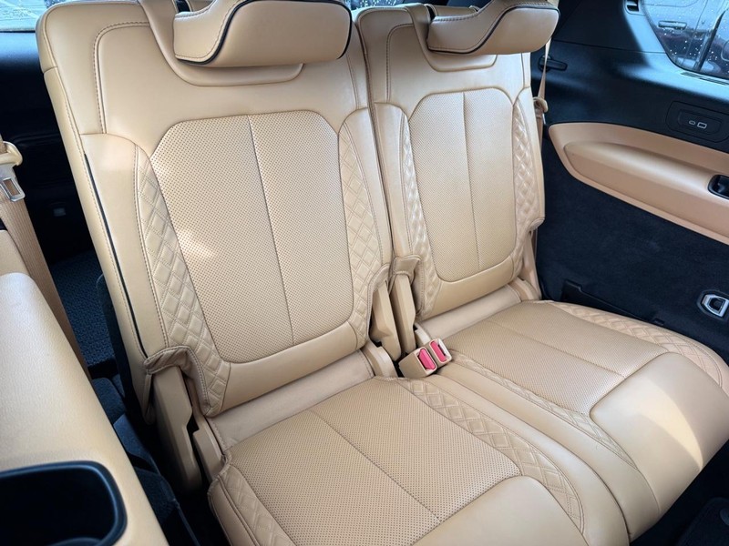Jeep Grand Cherokee L Vehicle Image 12