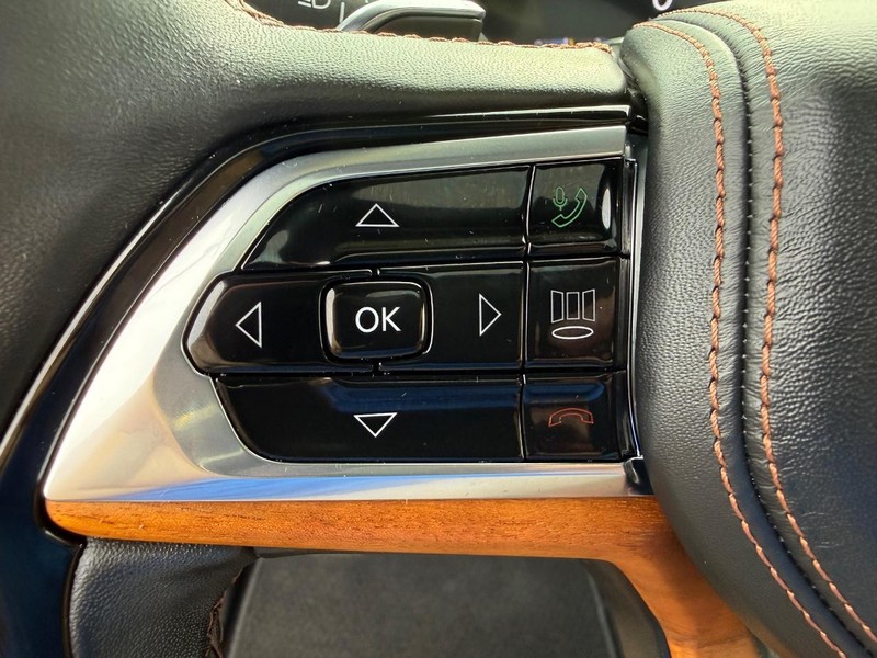 Jeep Grand Cherokee L Vehicle Image 16