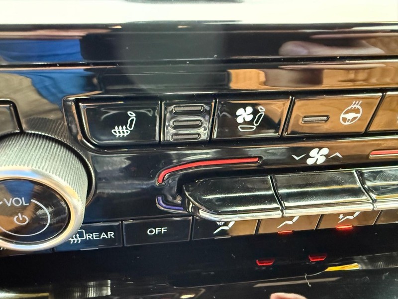 Jeep Grand Cherokee L Vehicle Image 19