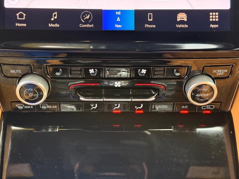 Jeep Grand Cherokee L Vehicle Image 22
